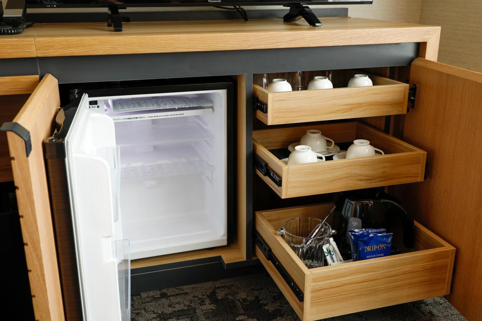 Hida Takayama Onsen Takayama Green Hotel Keio Group Hotels Номер фото A small refrigerator in a kitchen